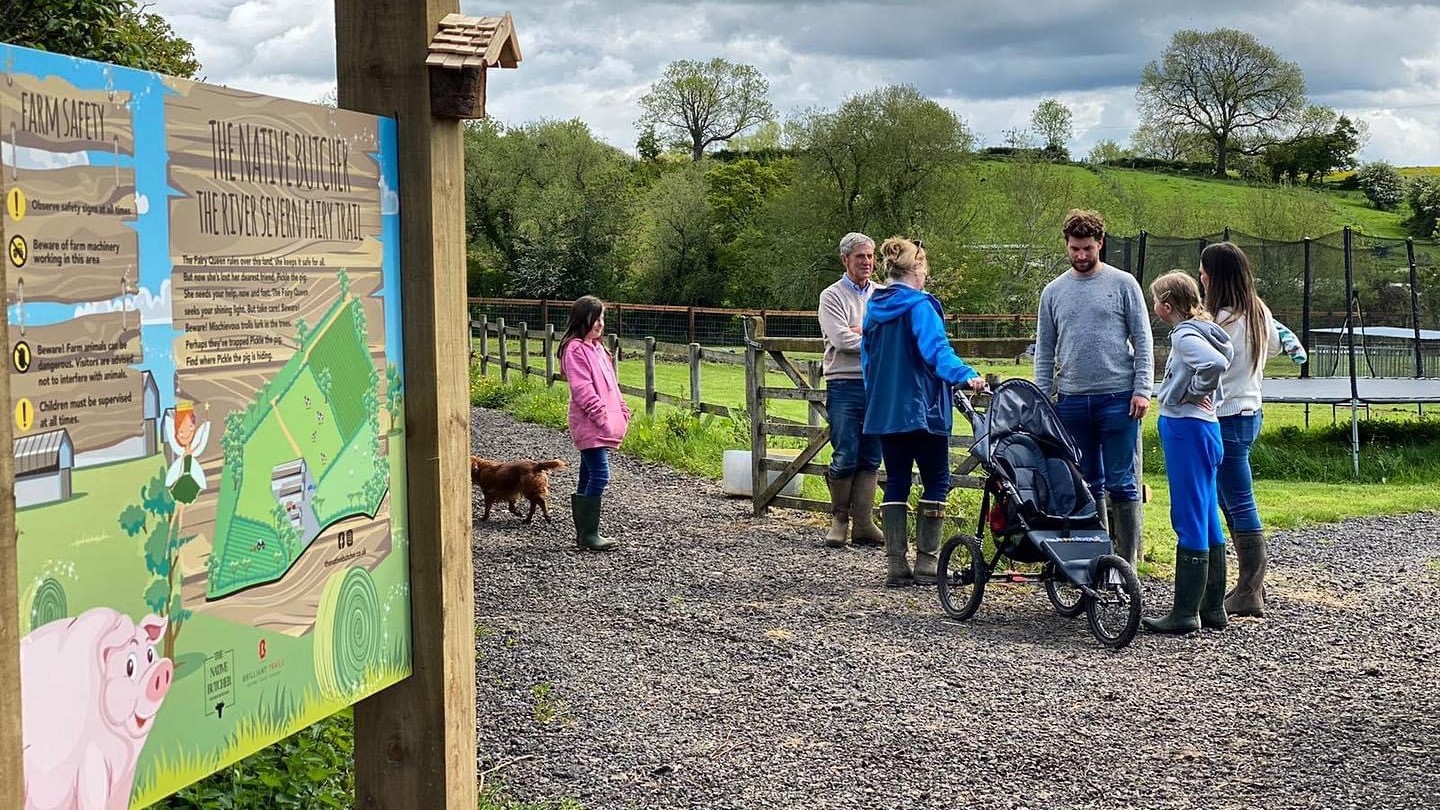 River severn trail head signage