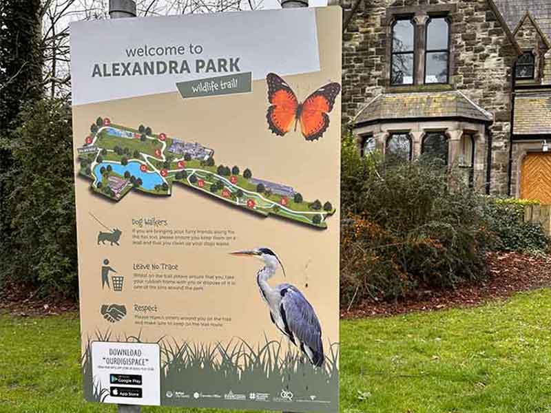 front shot of trail signage on alexandar park belfast city